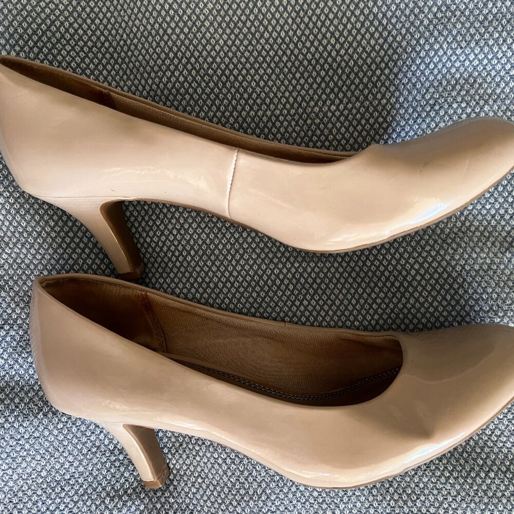 Women's LIFESTRIDE PARIGI Beige Nude Taupe Patent Pumps, 7